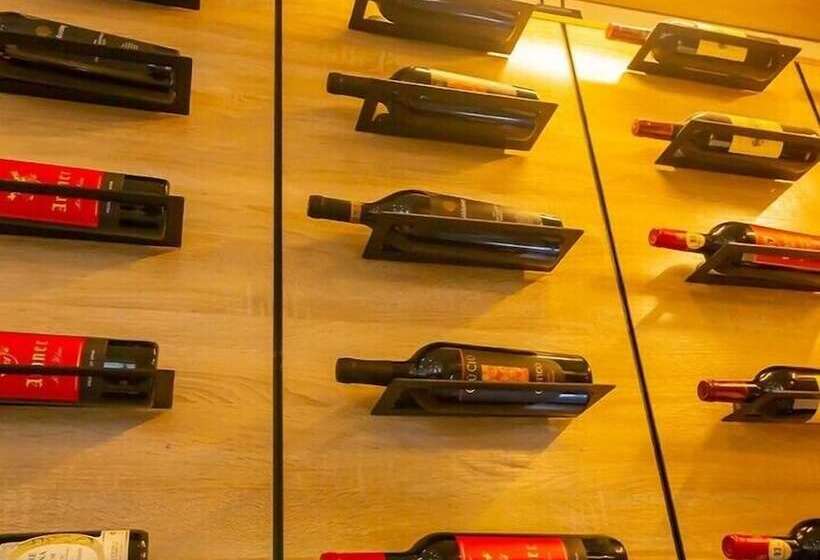 De Phantom Continental Hotel Lekki