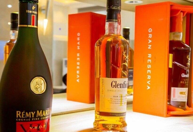 De Phantom Continental Hotel Lekki