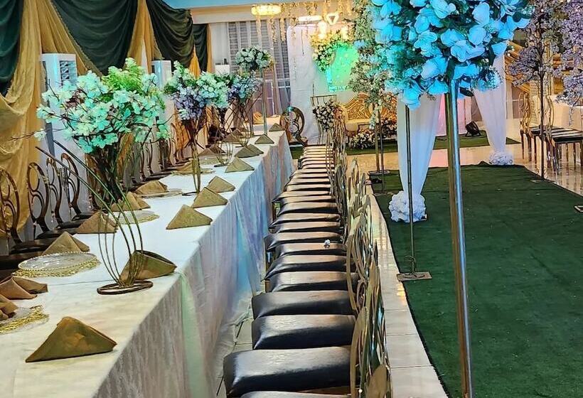 De Phantom Continental Hotel Lekki