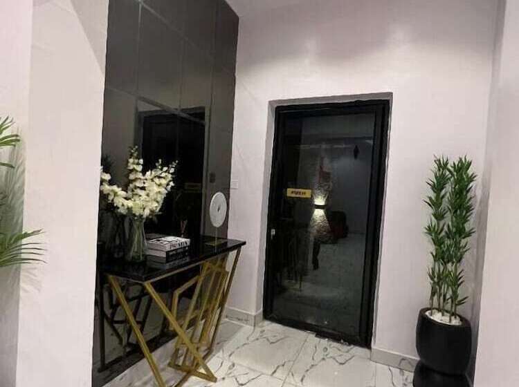 De Phantom Continental Hotel Lekki