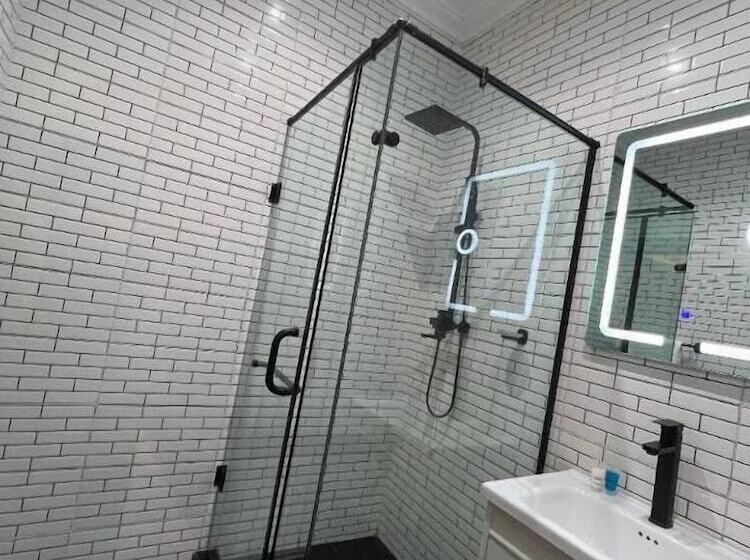 De Phantom Continental Hotel Lekki