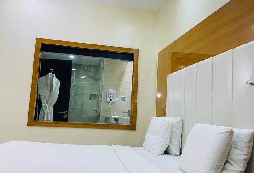 De Phantom Continental Hotel Lekki