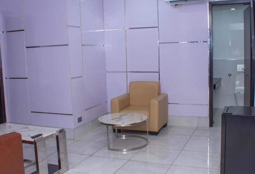 De Phantom Continental Hotel Lekki