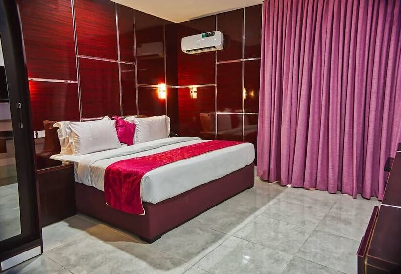 De Phantom Continental Hotel Lekki