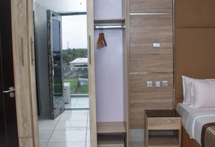 De Phantom Continental Hotel Lekki