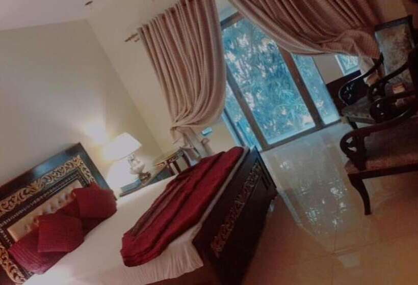 هتل Versa Apartment And Lodges Lahore