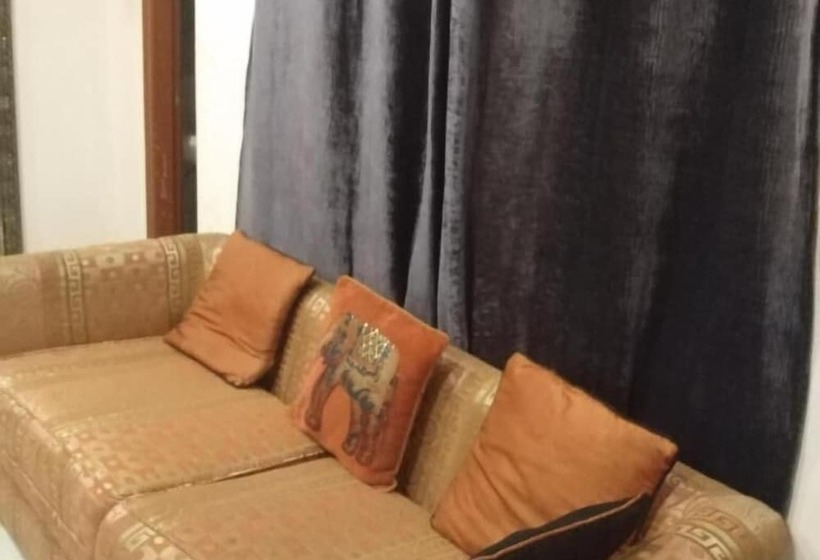 هتل Versa Apartment And Lodges Lahore