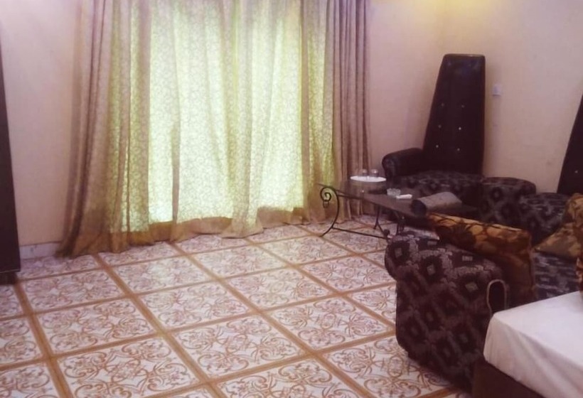 هتل Versa Apartment And Lodges Lahore