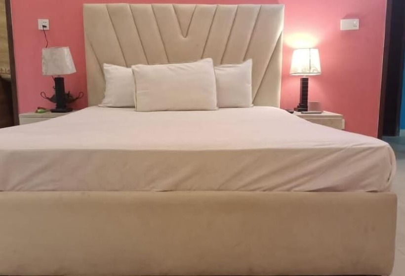 هتل Versa Apartment And Lodges Lahore