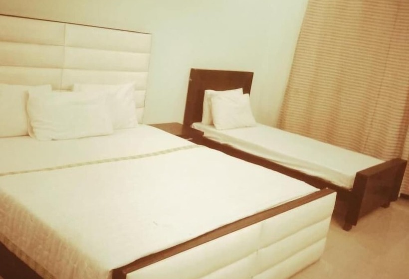 هتل Versa Apartment And Lodges Lahore