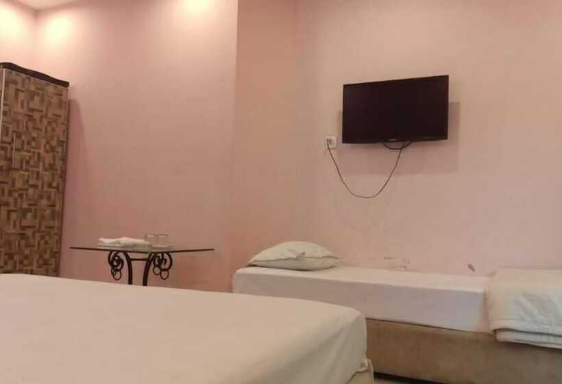 هتل Versa Apartment And Lodges Lahore