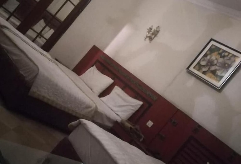 هتل Versa Apartment And Lodges Lahore