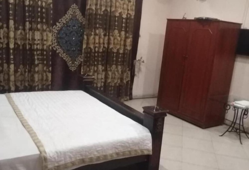 هتل Versa Apartment And Lodges Lahore