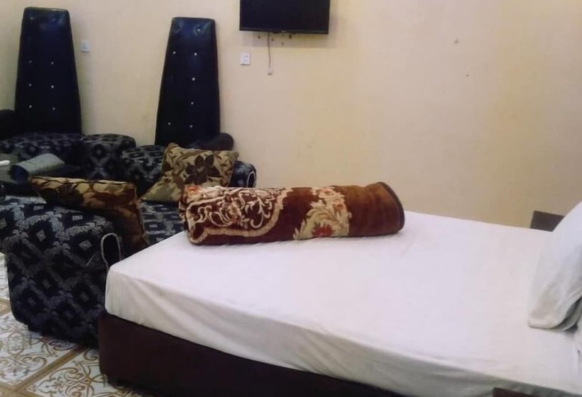 هتل Versa Apartment And Lodges Lahore