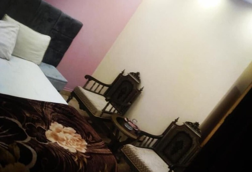 هتل Versa Apartment And Lodges Lahore