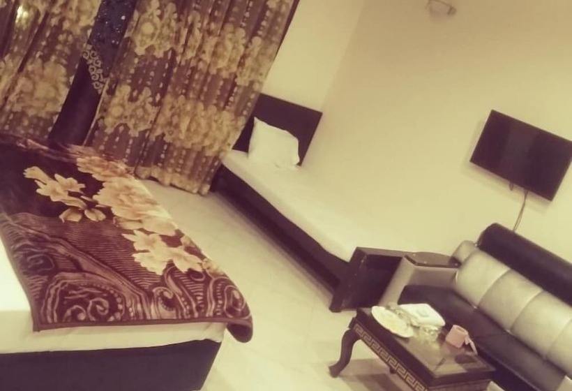 هتل Versa Apartment And Lodges Lahore