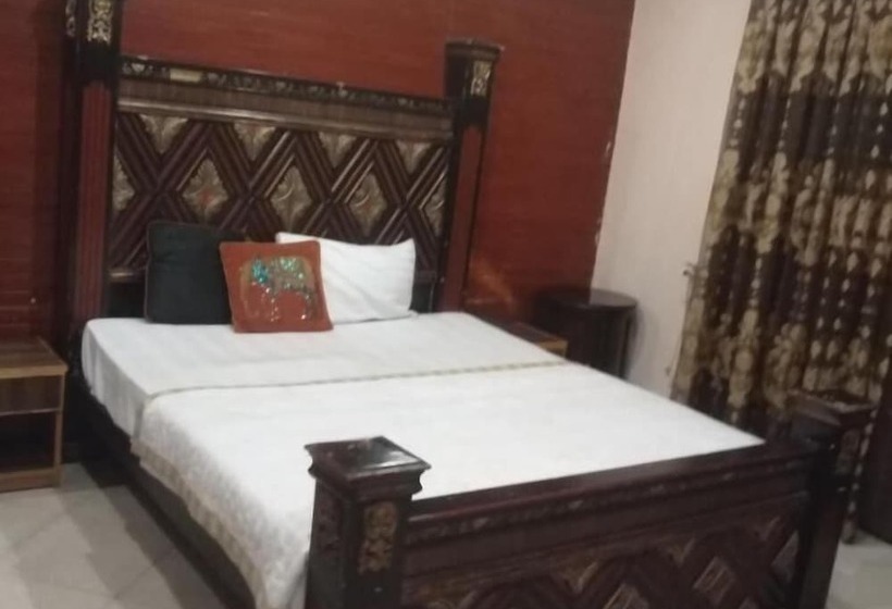 هتل Versa Apartment And Lodges Lahore