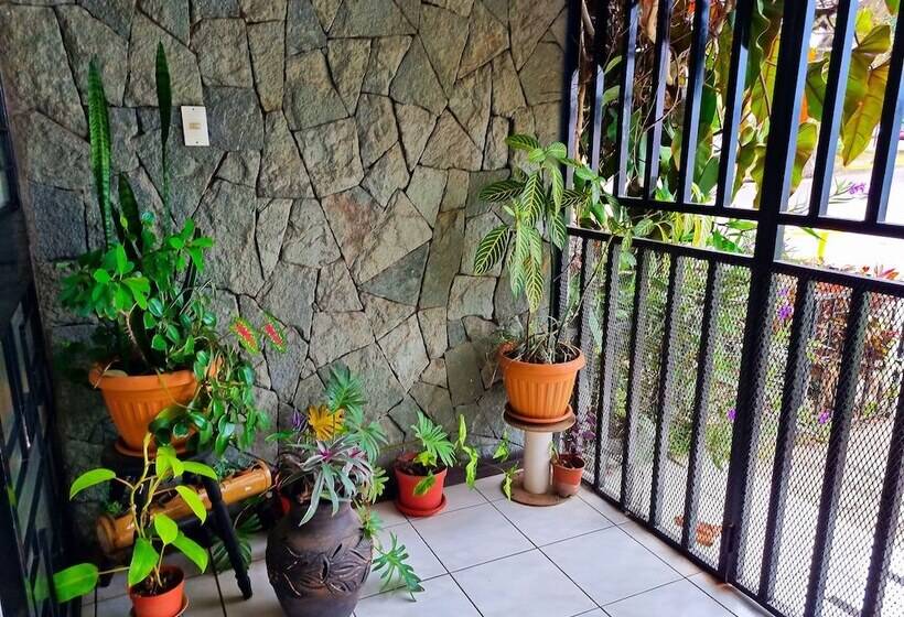 Общежитие Casa Jardin Del Mango