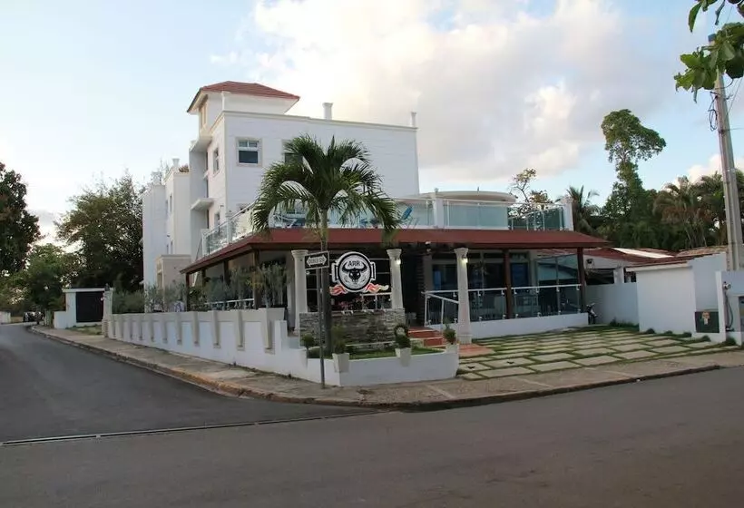 هتل Anton Reef