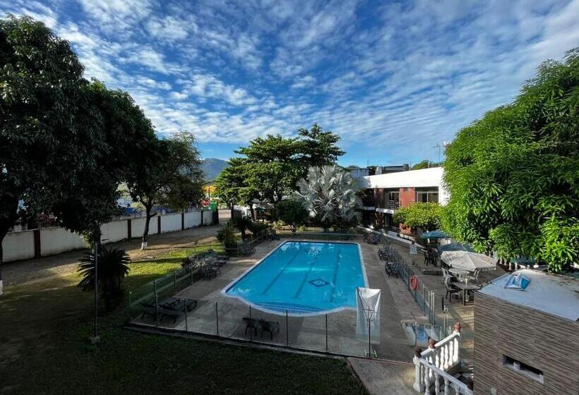 هتل Restaurante Versalles