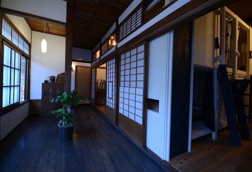 Taketa Ekimae Hostel Cue