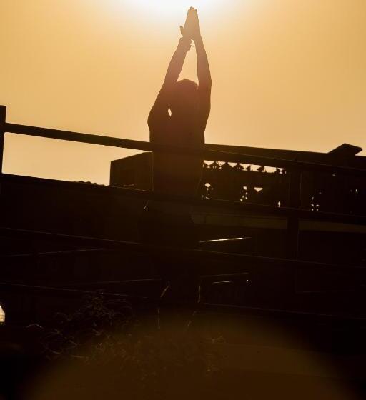 هاستل Wander Thirst