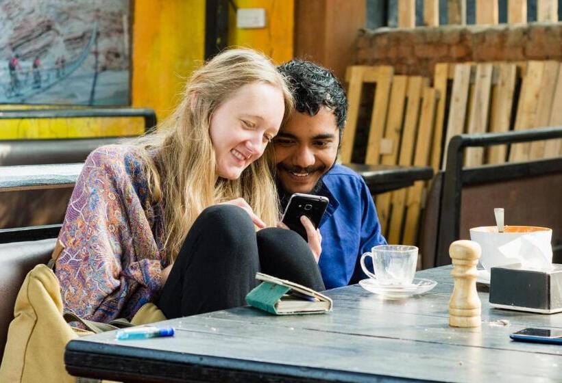 هاستل Wander Thirst