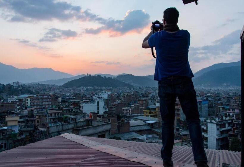 هاستل Wander Thirst