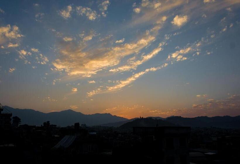 هاستل Wander Thirst