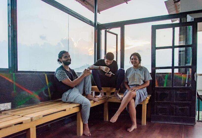 هاستل Wander Thirst