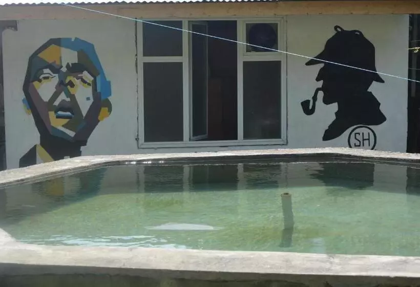 Canal Hostel