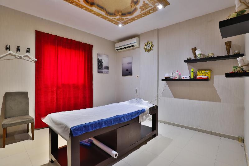 ホテル Capital O 338 Asian