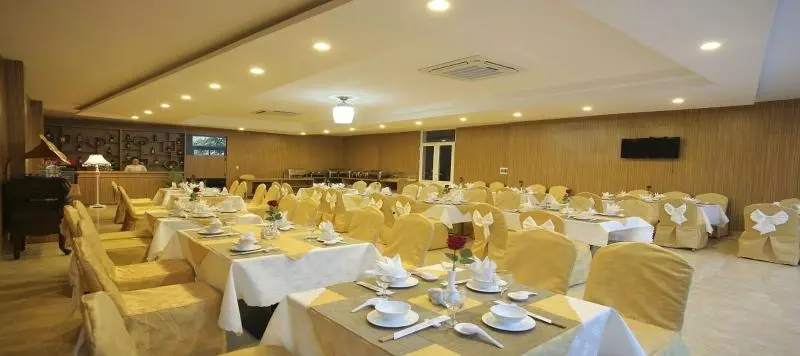 هتل Red Palace