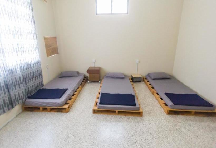 هاستل Backpackers @ Beacon Kch