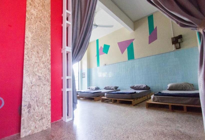 هاستل Backpackers @ Beacon Kch