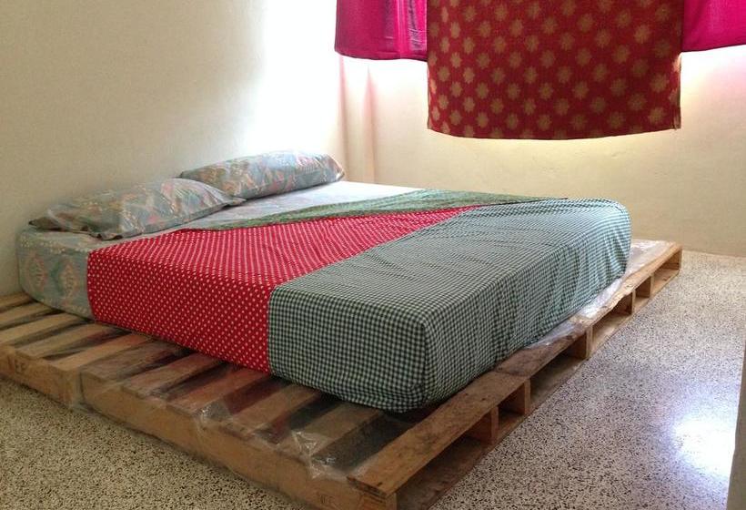 هاستل Backpackers @ Beacon Kch