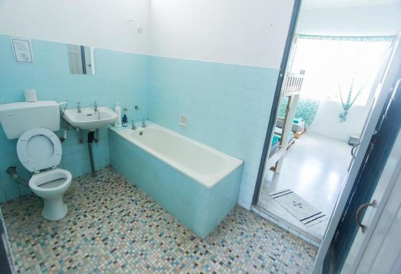 هاستل Backpackers @ Beacon Kch