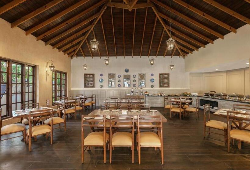 Amritara Aura Resort & Spa