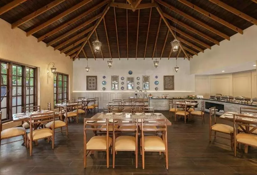 Amritara Aura Resort & Spa