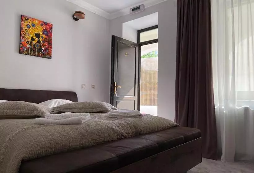 تختخواب و صبحانه Maisonette Apartments
