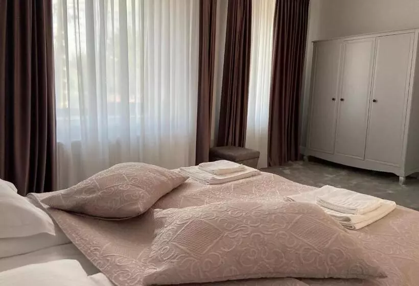 تختخواب و صبحانه Maisonette Apartments