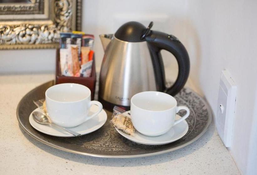 민박 Sunset On Cheshire