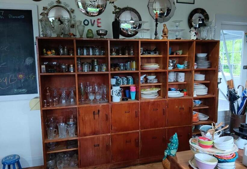 Folster Gardens Bed And Breakfast