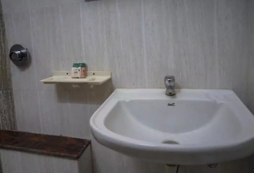 هتل Oyo Rooms Bussy Street