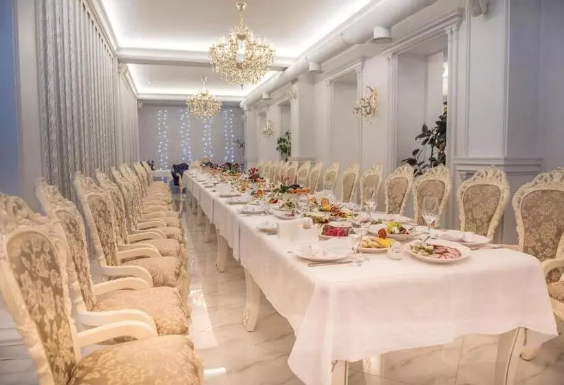 هتل Panskiy Dvir