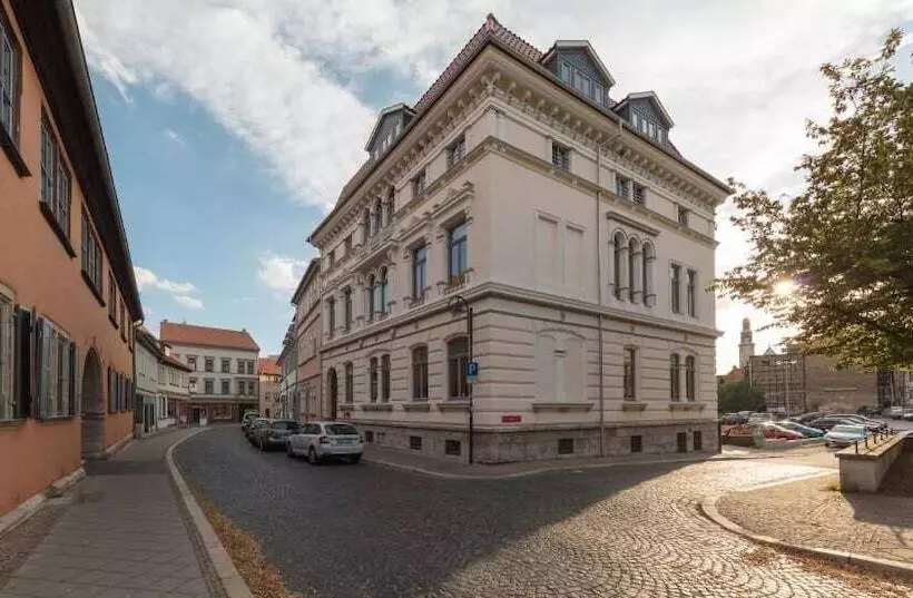 Hotelli Luxus Hostel Rabe