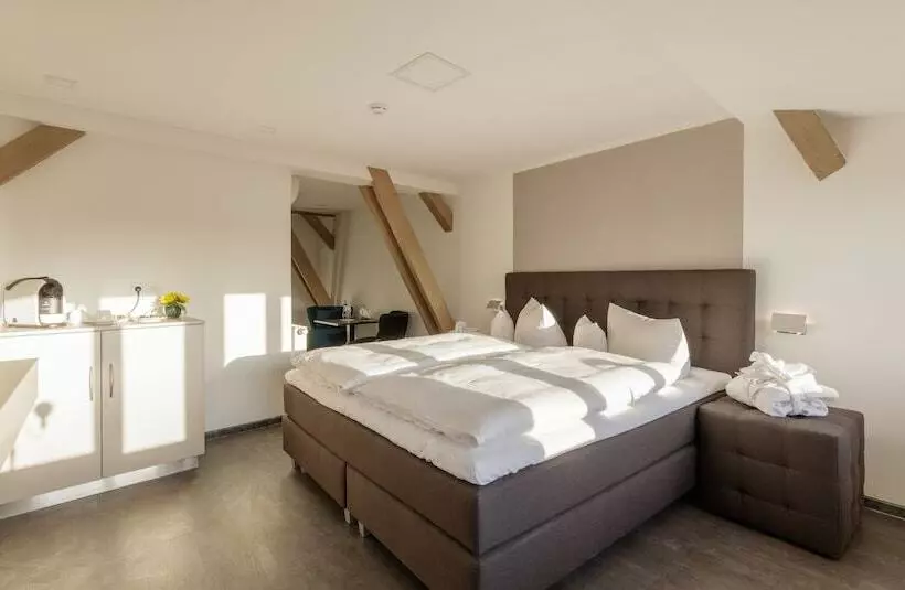Hotelli Luxus Hostel Rabe