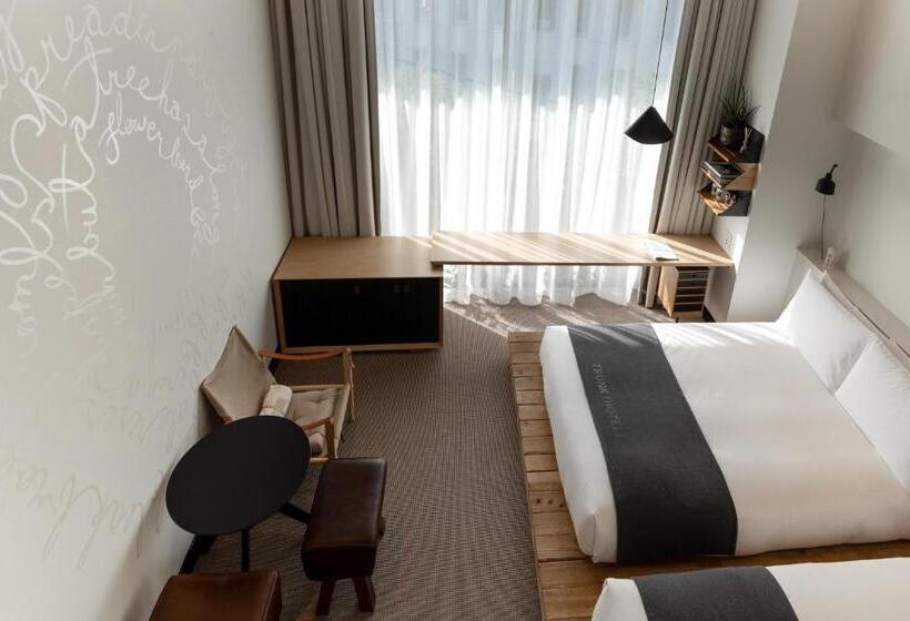 Otel Trunkcat Street