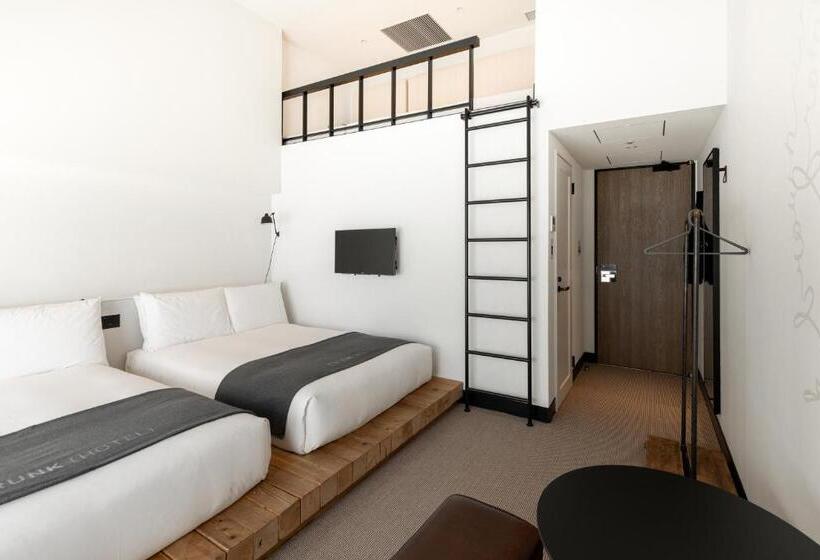 Otel Trunkcat Street