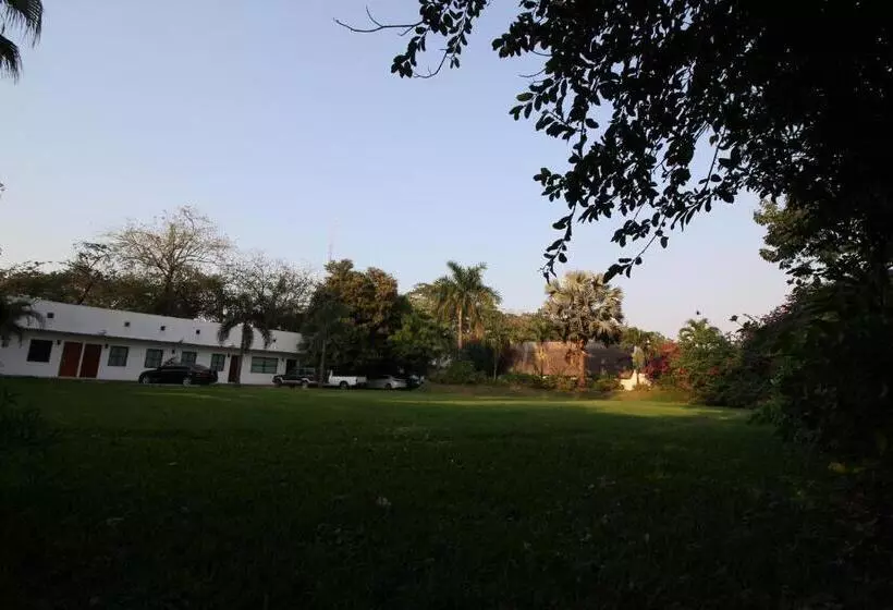 ホテル Villa Blanca Suites
